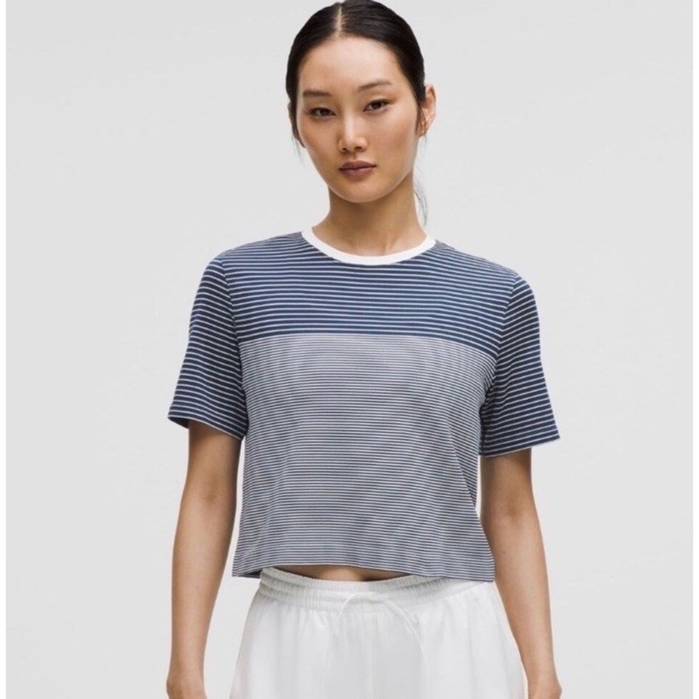 Lululemon Seamless Classic Fit Mariner Stripe Cropped T-Shirt Top Sz M Club Blue - Picture 2 of 13
